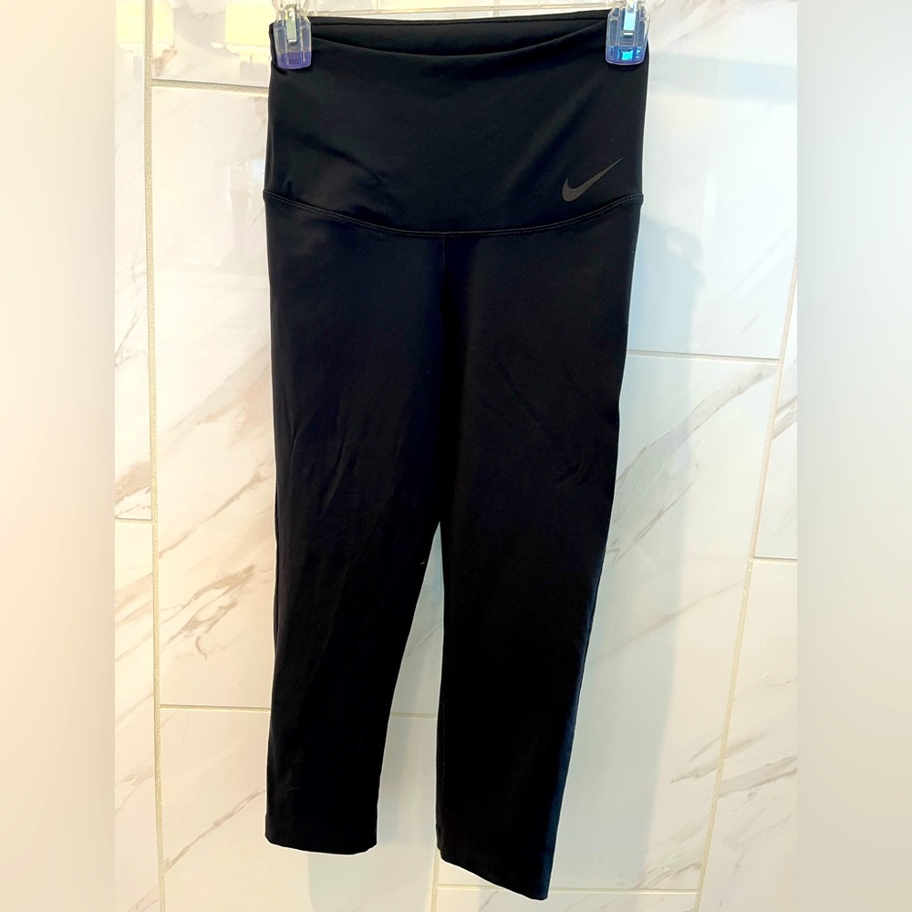 Nike Dri-Fit high rise crop leggings - like new. Size S